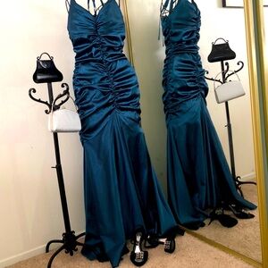Jessica McClintock Formal Gown To Celebrate The Holidays
